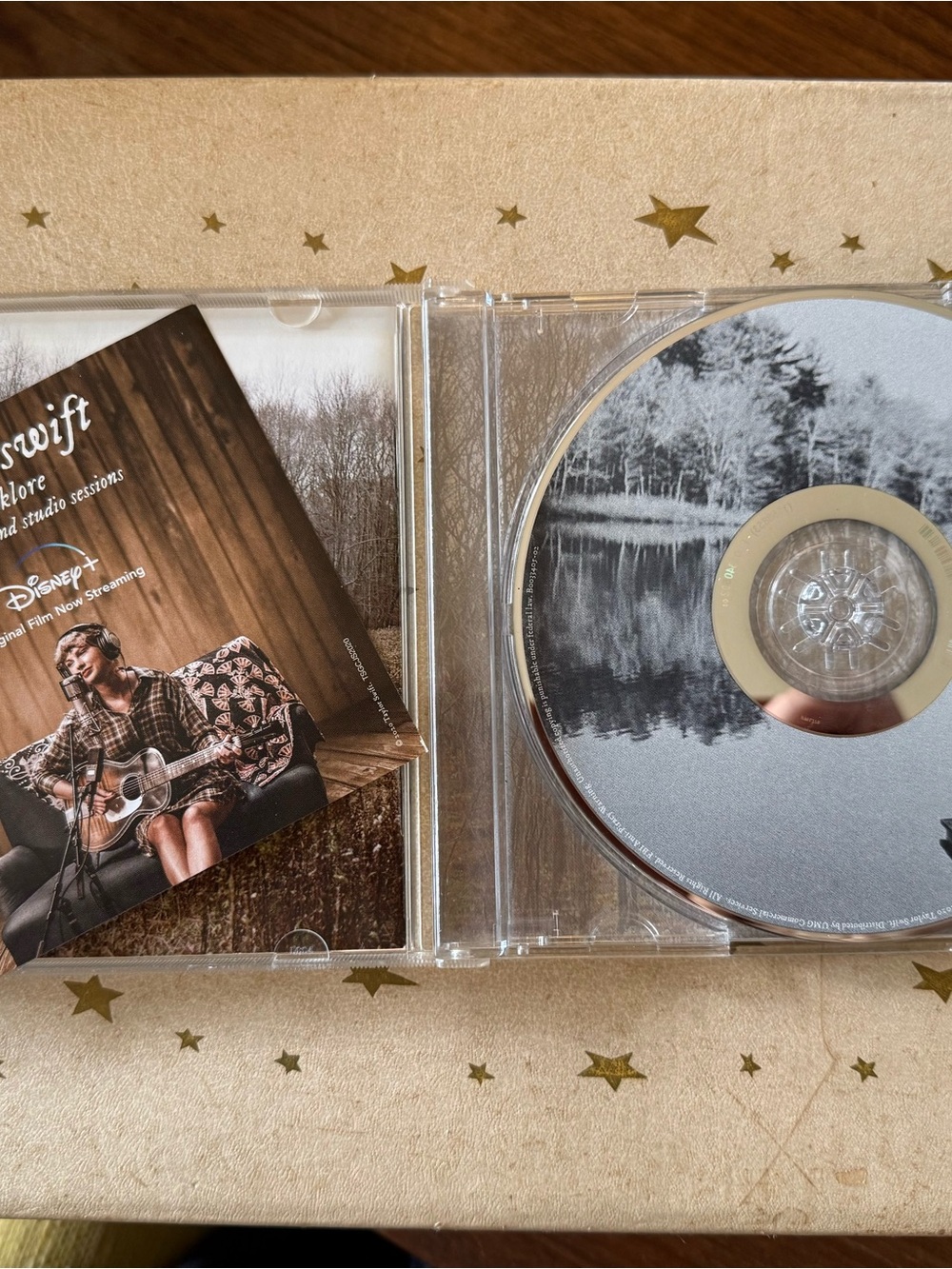 SOLD Taylor Swift Signed Evermore CD - Picture 6 of 10